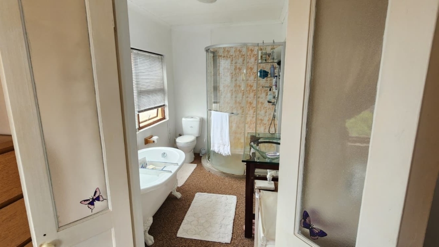 6 Bedroom Property for Sale in Napier Western Cape